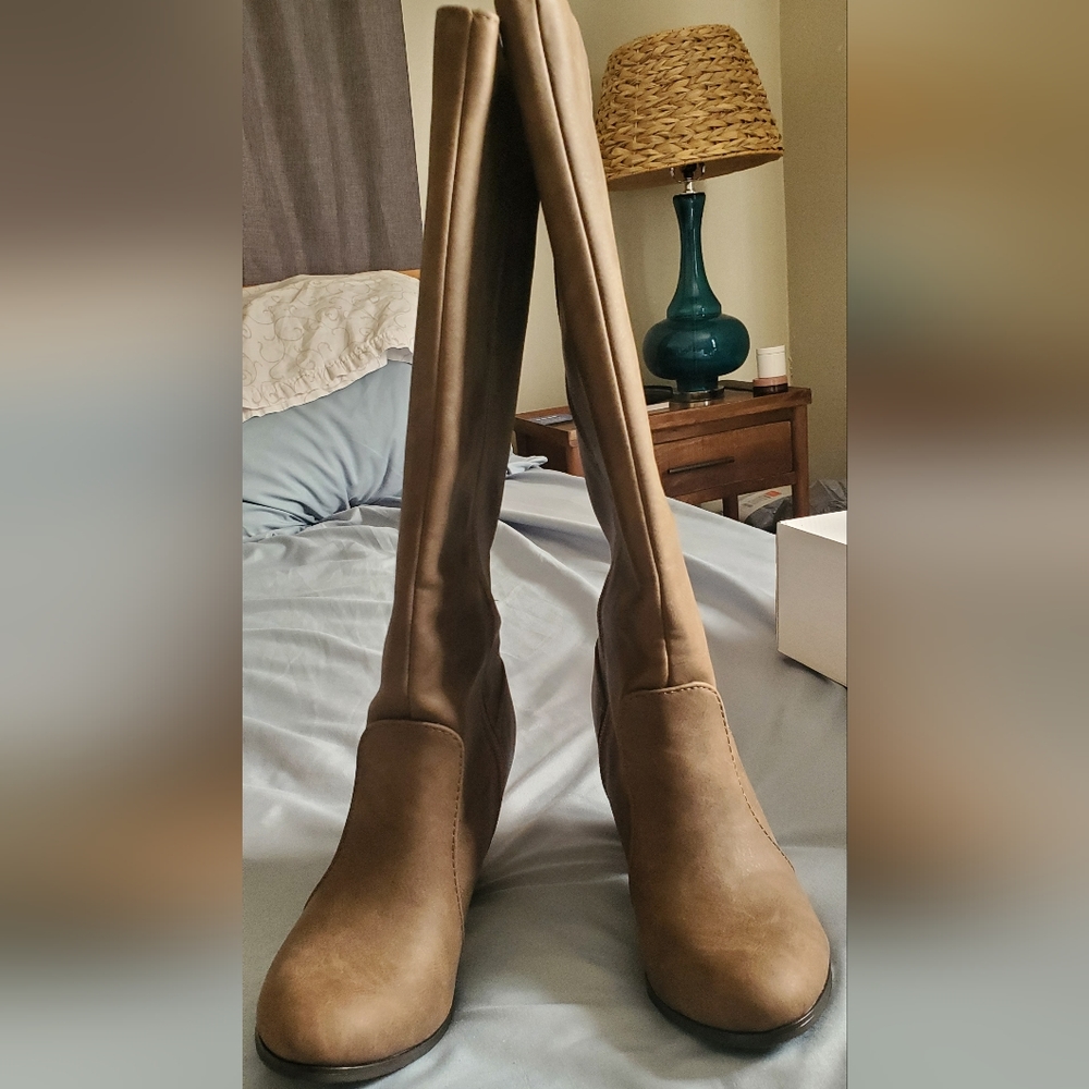 Heeled boots